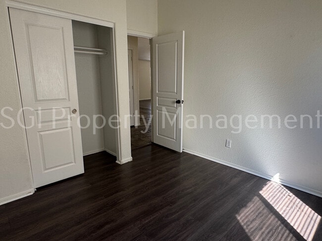 Building Photo - 2602 E Beautiful Ln