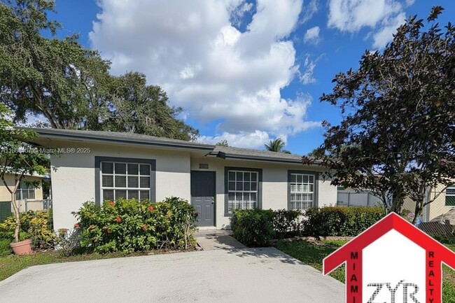 Building Photo - 720 NW 15th Terrace