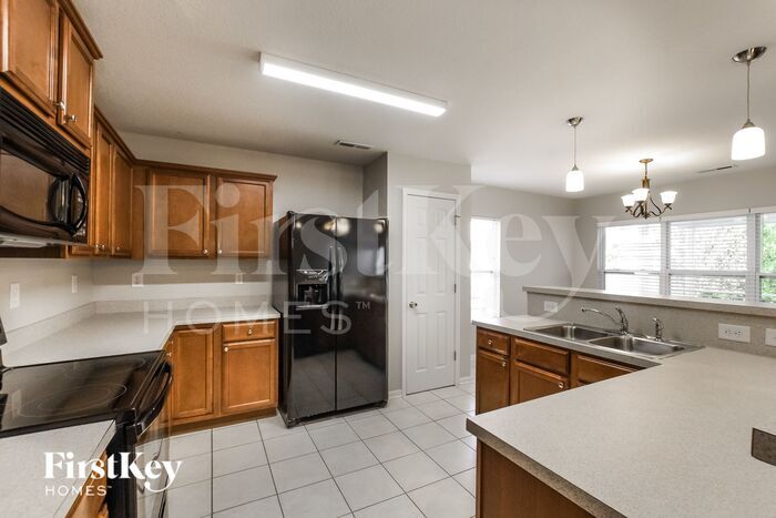 Building Photo - 11618 Village Pond Dr