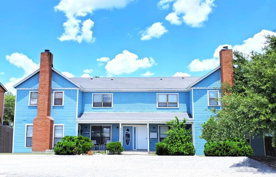 Primary Photo - 3407 Victoria Cir