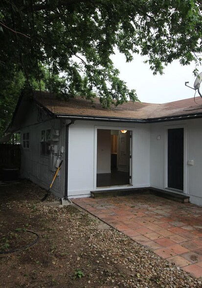 Building Photo - 5005 Brighton Rd