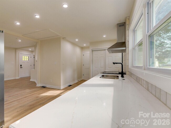 Building Photo - 2721 Mayflower Rd