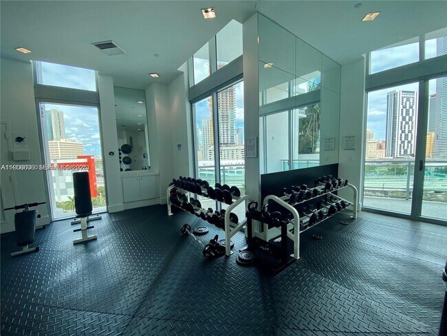 Building Photo - 350 S Miami Ave