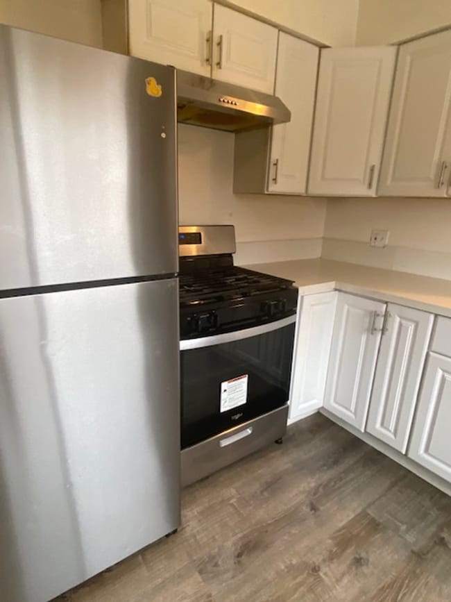 Building Photo - Hedges Ave