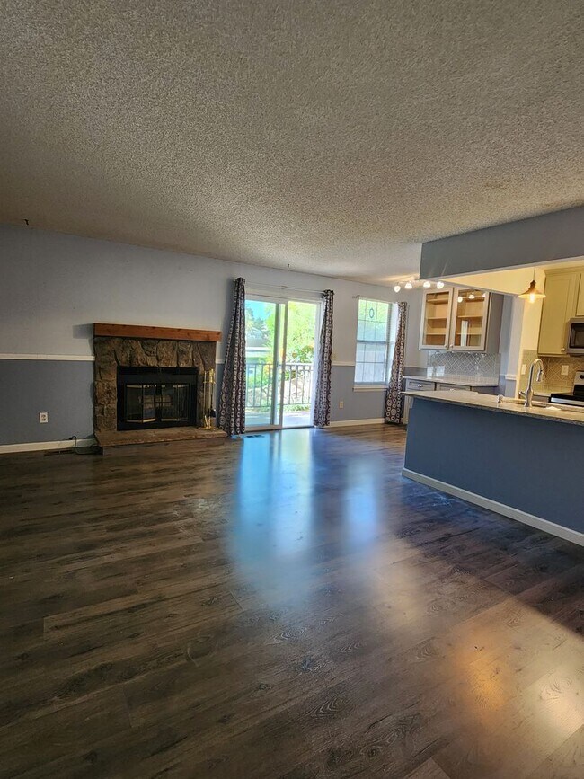 Building Photo - Amazing first floor unit in Arvada!