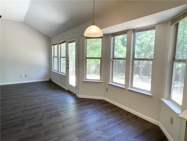 Building Photo - 2305 Darnell Dr