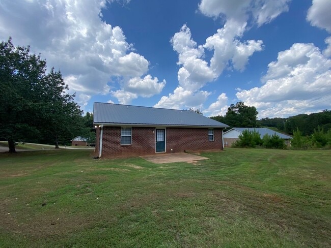 Building Photo - PRE-LEASING FOR AUGUST 7TH, 2026!