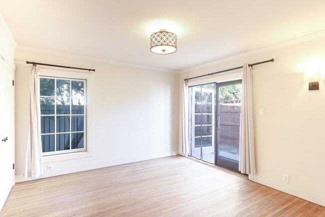 Building Photo - 3-Bed + 2-Bath Home | Midtown Ventura | Unfurnished