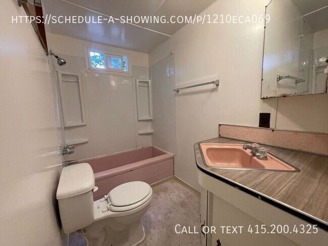 Building Photo - One Bedroom Mobile Home