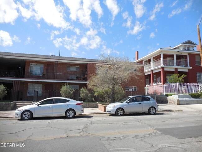 Building Photo - 701 W Yandell Dr