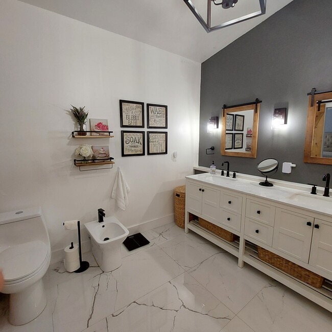Building Photo - 3871 Alcantara Ave