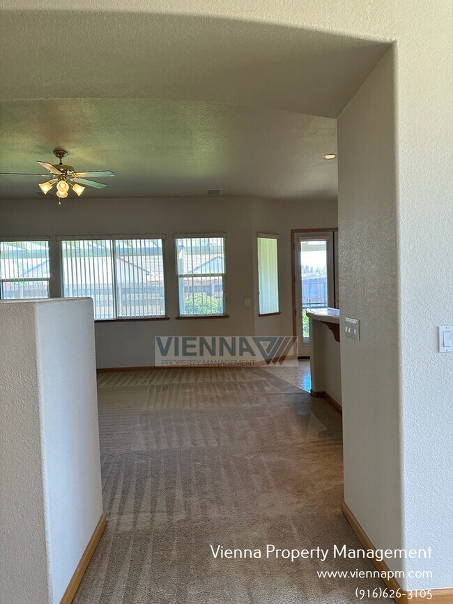 Building Photo - Gorgeous Lincoln Home in Great Neighborhood!