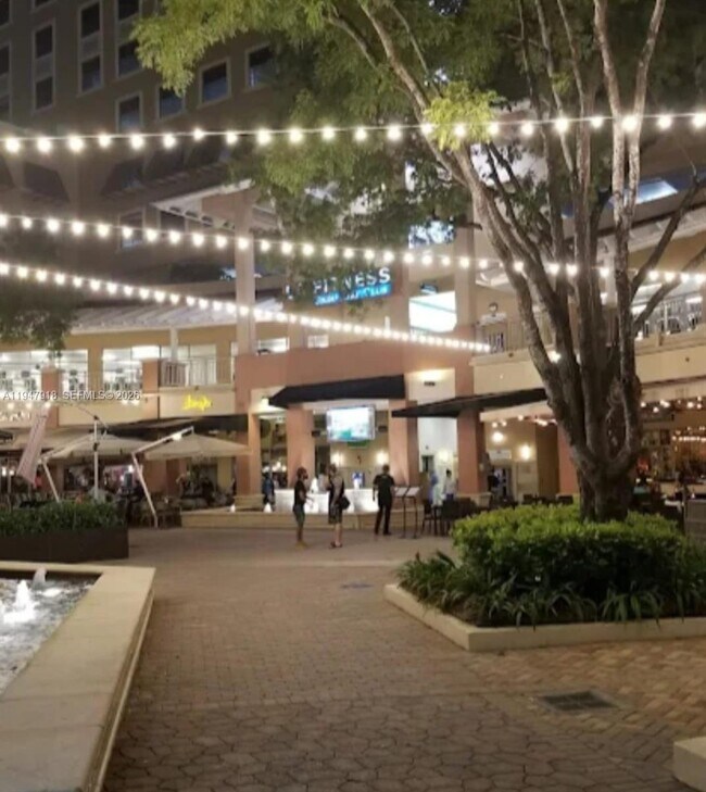 Building Photo - 801 Brickell Bay Dr