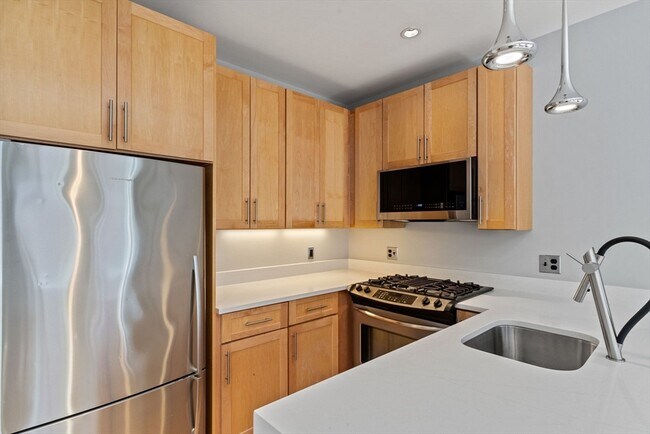 Building Photo - 70 Lincoln St