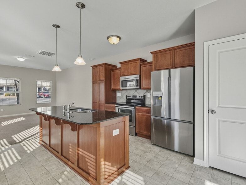Building Photo - 608 Cahill Ln