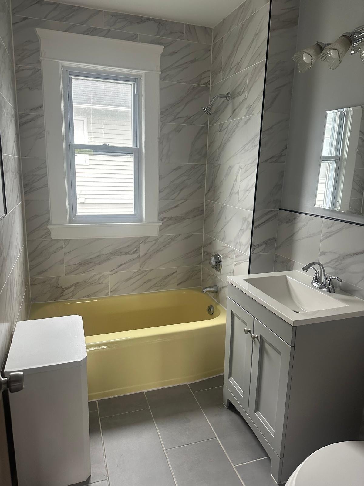 Bathroom - 64 Kendall St