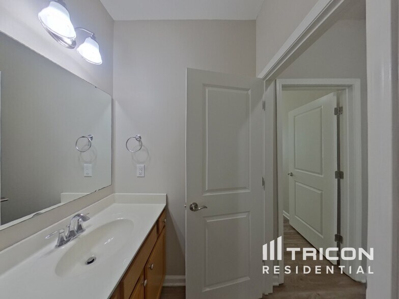 Building Photo - 2648 Andes Dr