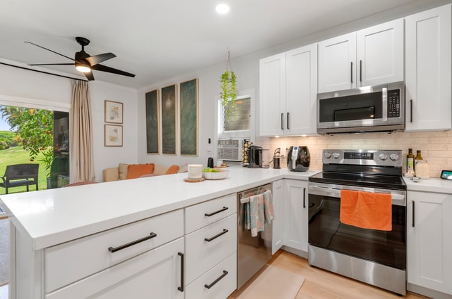 Building Photo - Beautifully Remodeled 2 bed 1 bath Pohaila...