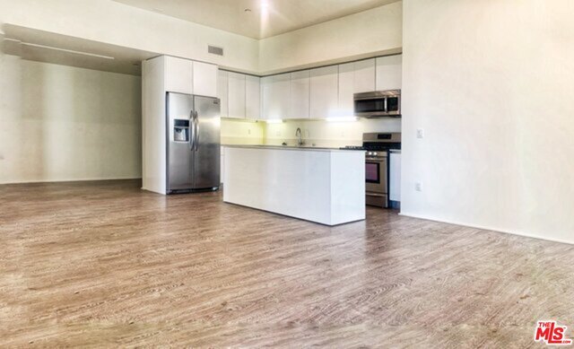 Building Photo - 1038 S Mariposa Ave
