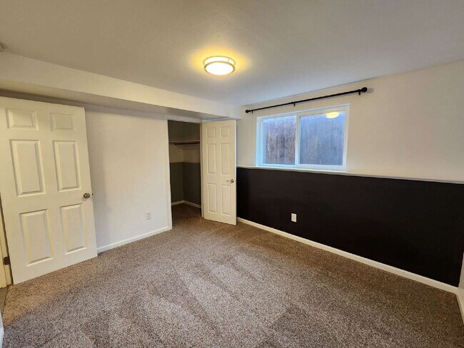 Building Photo - Spacious 5 Bed Home with Finished Basement, Multiple Living Areas & Private Backyard