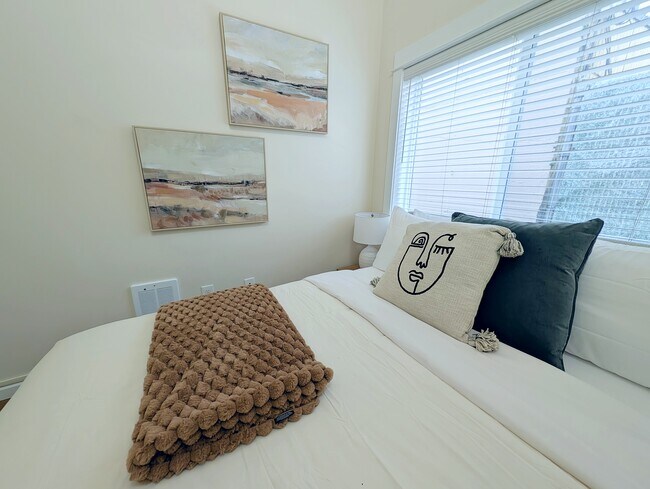 Building Photo - The Norm Appartments