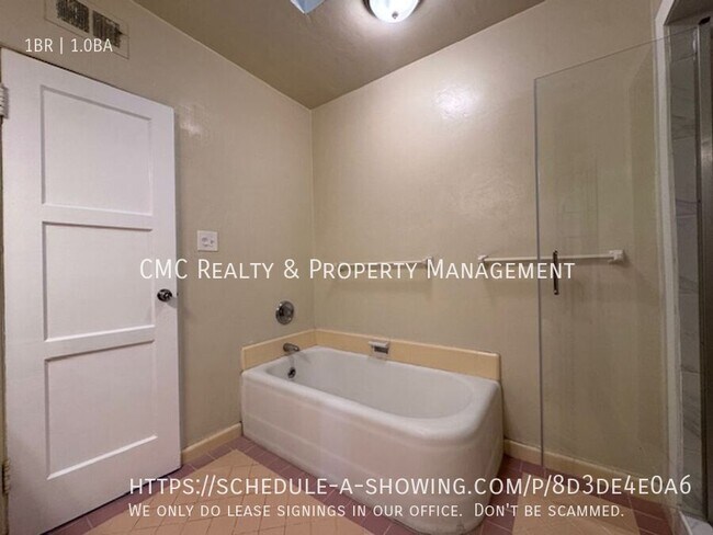 Building Photo - 827 E 4th St