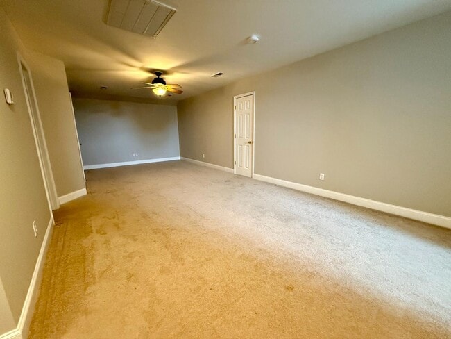 Building Photo - 105 Bent Brook Dr