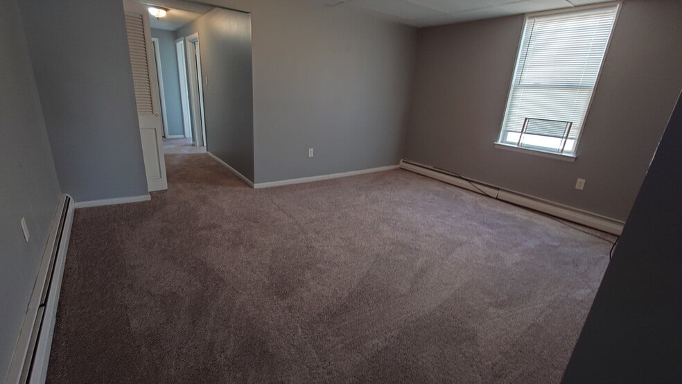 Building Photo - 18 S Forklanding Rd