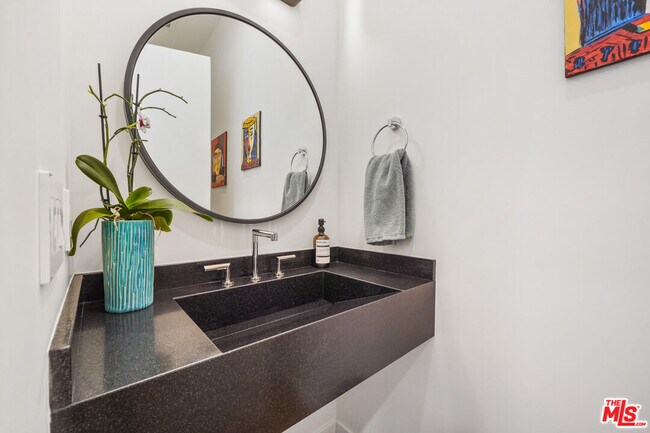 Building Photo - 8242 Hillside Ave