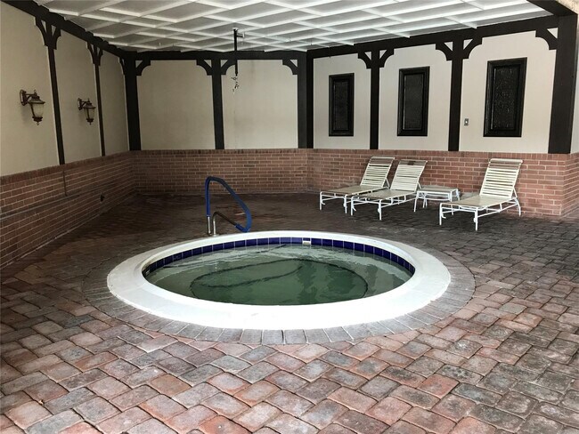 Building Photo - 3680 Inverrary Dr