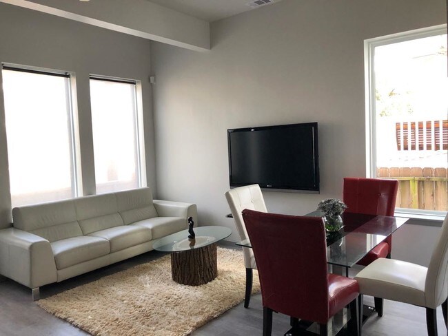 Building Photo - 1707 Sage St