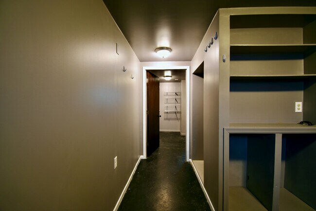 Building Photo - 1309 6th Ave S