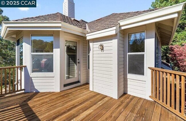 Building Photo - 3109 Stonegate Dr