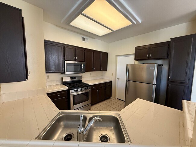 Building Photo - Lovely 2 Bedroom, 2 Bath First-Floor Condo...