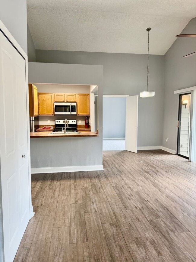 Building Photo - 549 Sun Ridge Pl