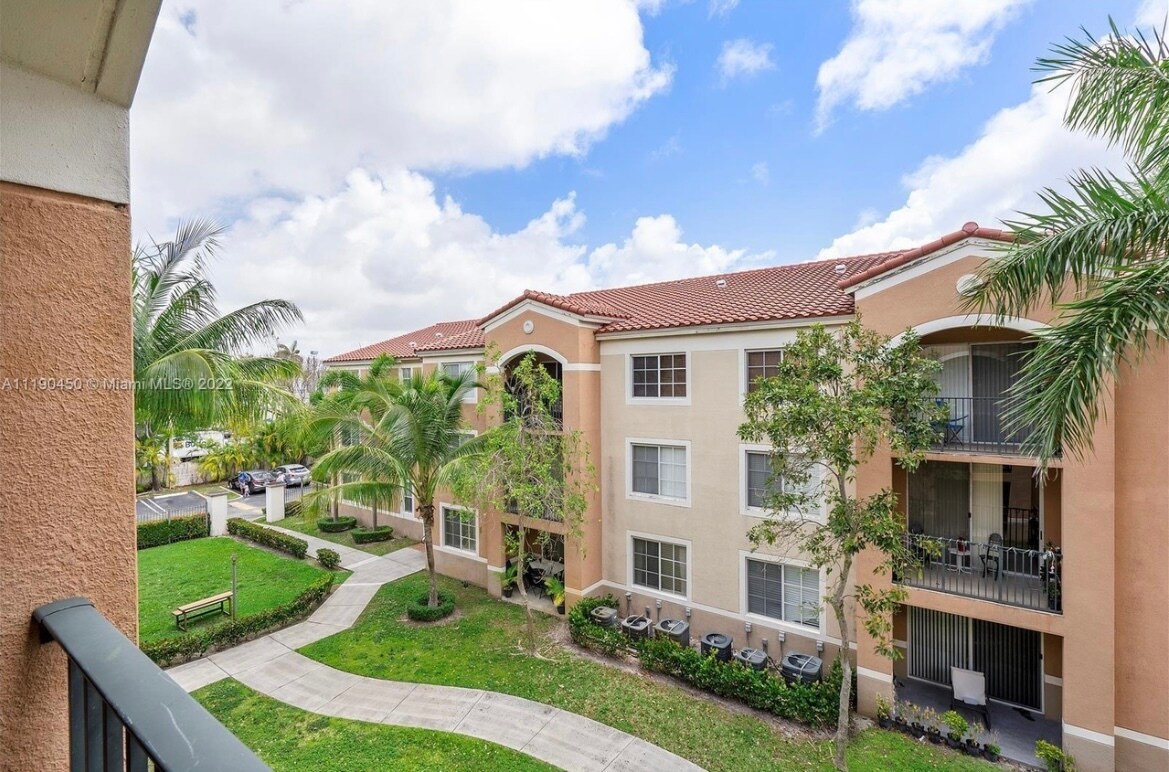 Building Photo - 6851 SW 44th St