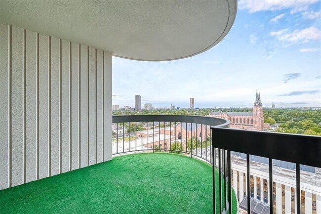 Building Photo - 5001 Woodway Dr
