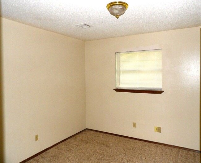 Building Photo - 4536 SE Ellsworth Ave