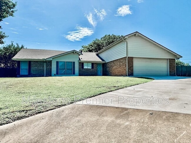 Building Photo - 2110 Oak Creek Cir