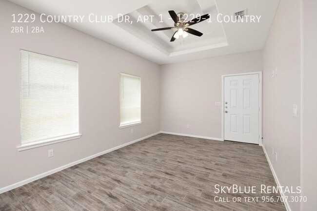 Building Photo - 1229 Country Club Dr