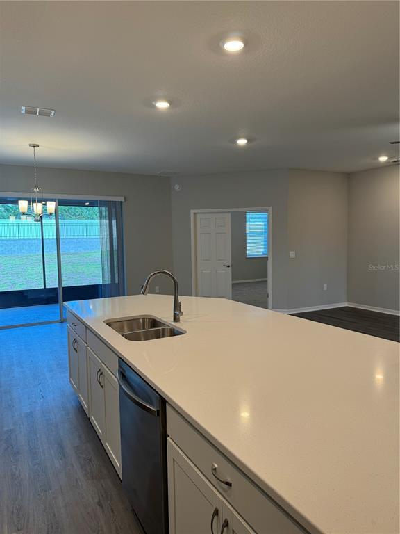 Building Photo - 1008 Aruba Ave