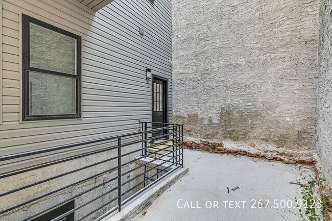 Building Photo - 930 N 2nd St