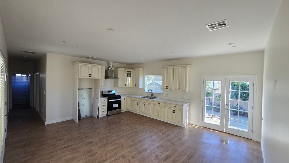 Building Photo - 6504 Tujunga Ave