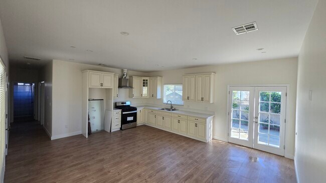 Building Photo - 6504 Tujunga Ave