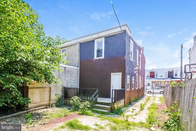 Building Photo - 5031 Homestead St