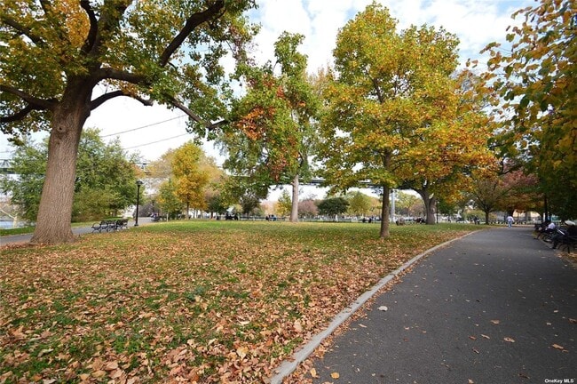 Building Photo - 25-40-40 Shore Blvd