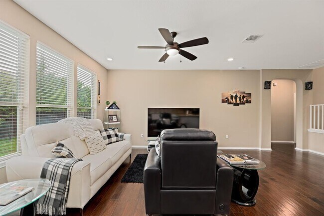Building Photo - 1501 Arial Dr