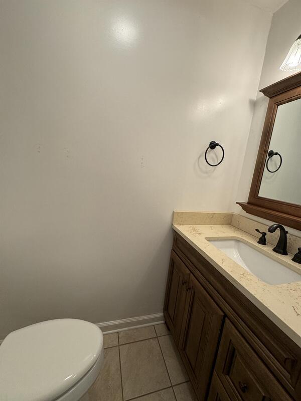 Building Photo - 1363 Battleford Dr