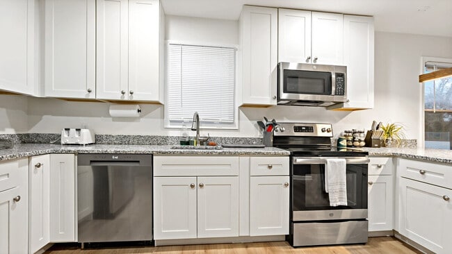 Building Photo - 5545 Davey St