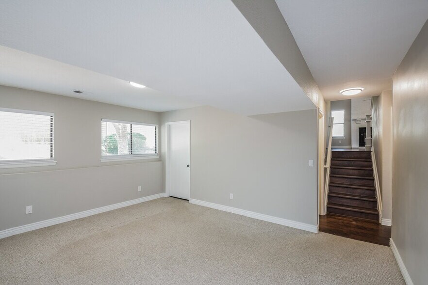 Building Photo - 514 Timberline Pl